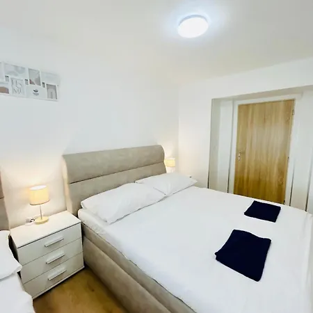 A Newly Renovated The Heart Of פראג