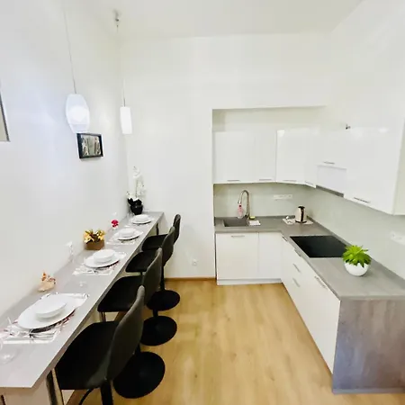 דירה A Newly Renovated The Heart Of *