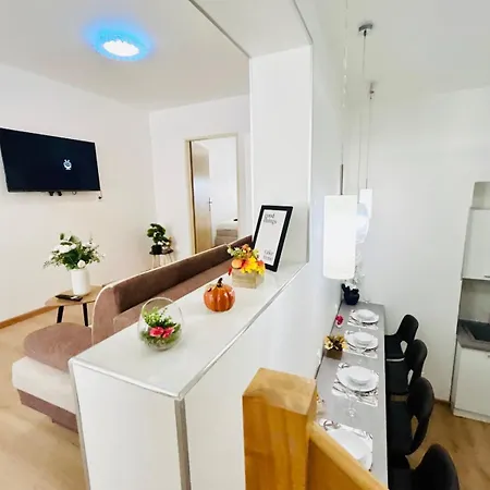 דירה A Newly Renovated The Heart Of פראג